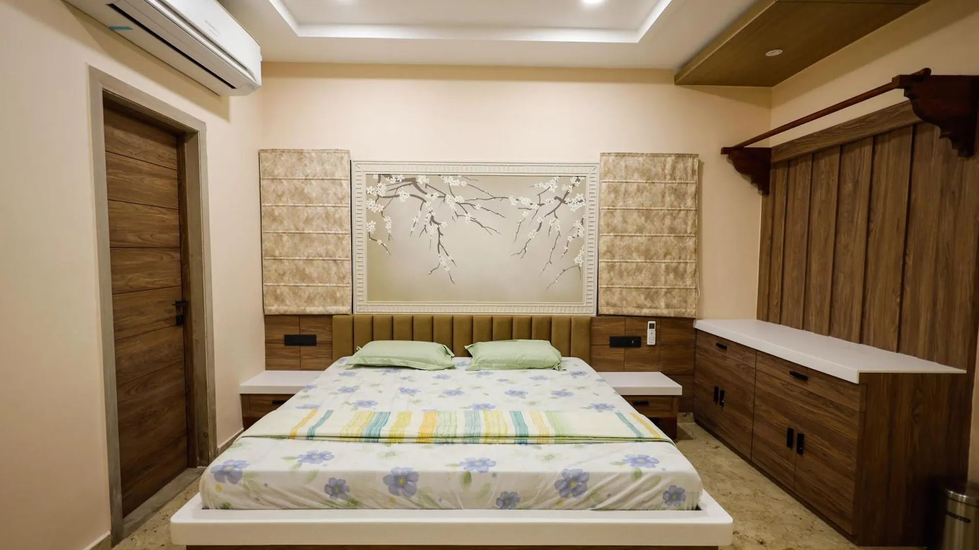 Myestay Elite The Ultimate Luxury Spacious Villa Benares