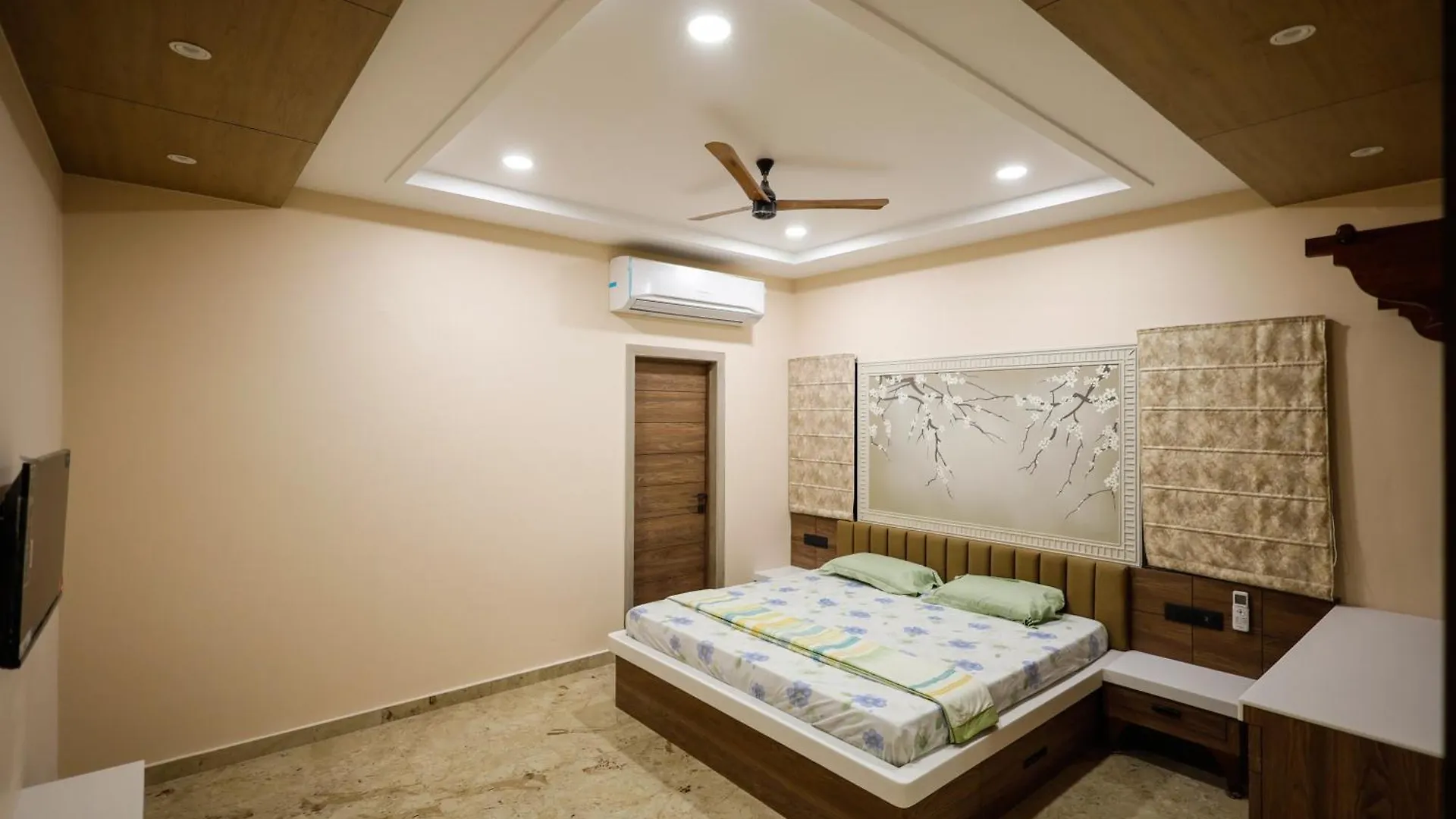 Myestay Elite The Ultimate Luxury Spacious Villa Benares 0*,  India
