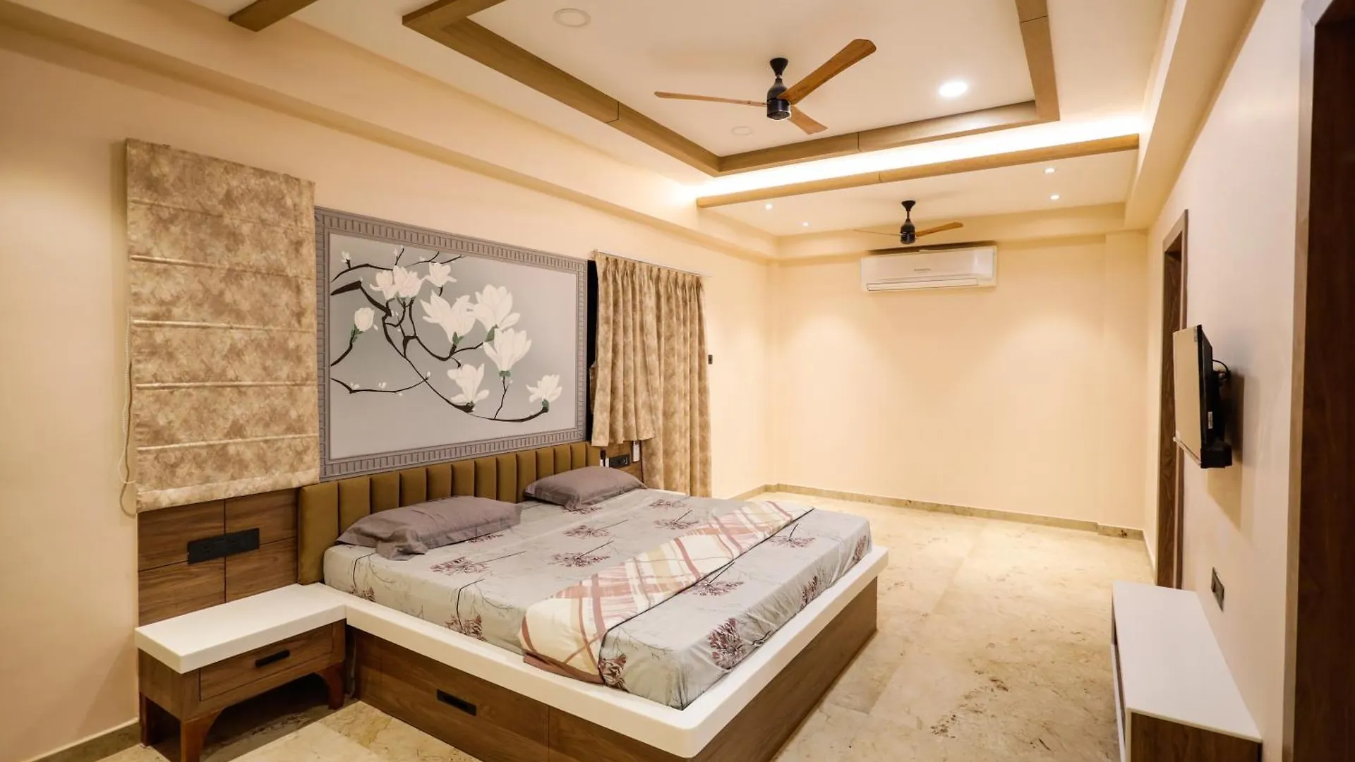 Myestay Elite The Ultimate Luxury Spacious Villa Benares